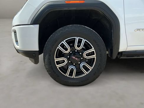 Used 2022 GMC Sierra 2500 AT4 w/ AT4 Preferred Package AWD/4WD image 22