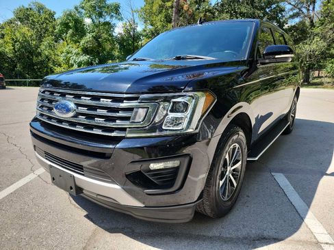 Used 2018 Ford Expedition XLT w/ Equipment Group 202A image 2