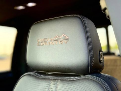 Used 2024 Chevrolet Silverado 2500 High Country w/ High Country Premium Package AWD/4WD image 18