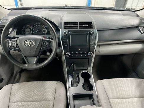 Used 2015 Toyota Camry LE image 10