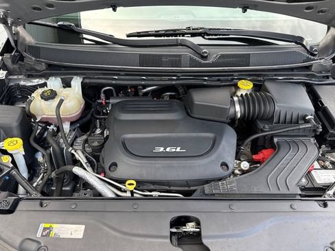 Used 2017 Chrysler Pacifica Touring-L FWD image 24