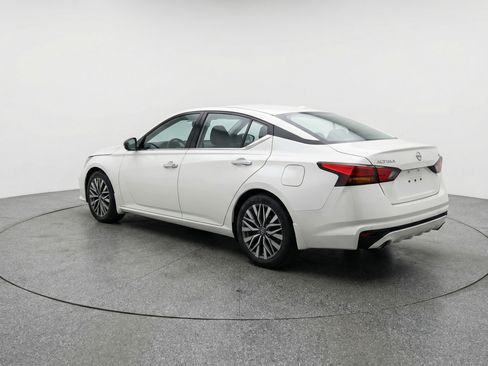 Used 2025 Nissan Altima 2.5 SV image 6