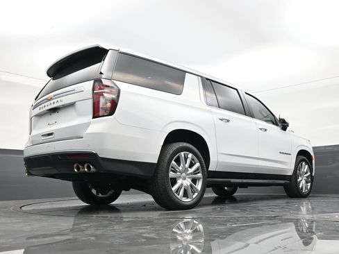 Used 2022 Chevrolet Suburban High Country RWD image 25
