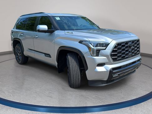Used 2024 Toyota Sequoia Platinum AWD/4WD image 3