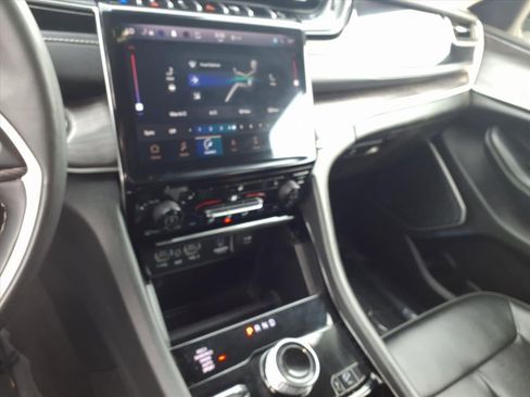 Used 2023 Jeep Grand Cherokee 4WD 4xe image 13