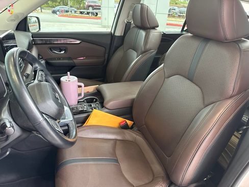 Used 2023 Honda Pilot Elite image 3