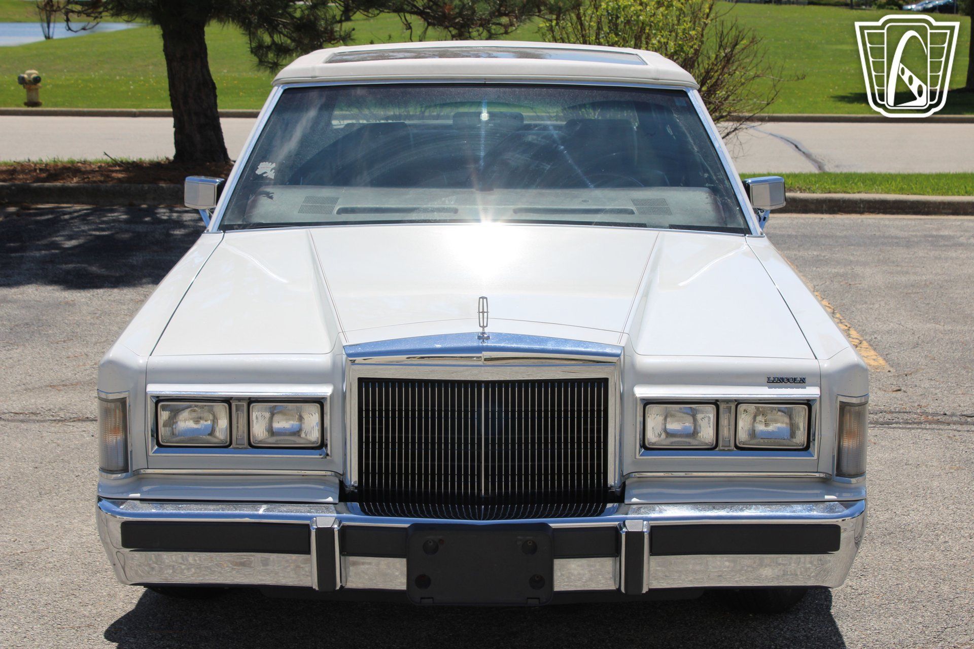 Used 1988 Lincoln Town Car Signature RWD image 22