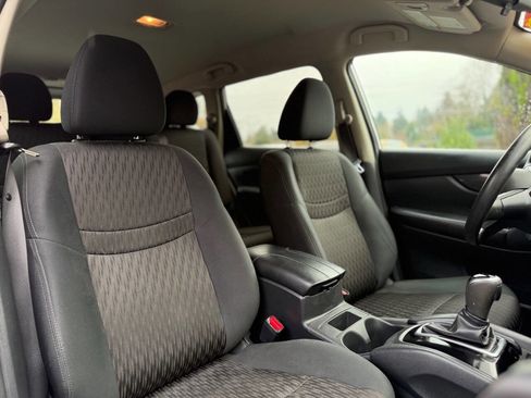 Used 2017 Nissan Rogue S w/ S Appearance Package image 5