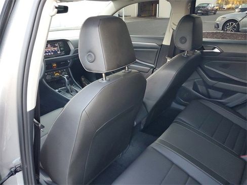 Certified 2024 Volkswagen Jetta SE image 10