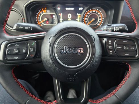Used 2024 Jeep Wrangler Rubicon image 24