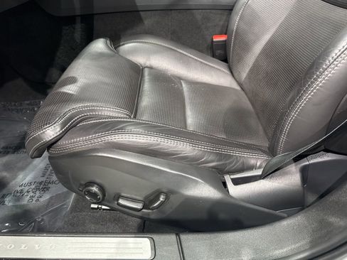 Used 2023 Volvo V60 B5 Cross Country Ultimate w/ Climate Package image 13