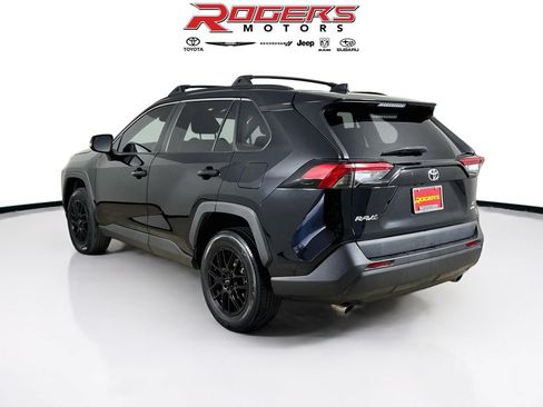 Certified 2021 Toyota RAV4 LE AWD/4WD image 11