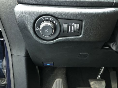 Certified 2024 Chrysler Pacifica Pinnacle image 21