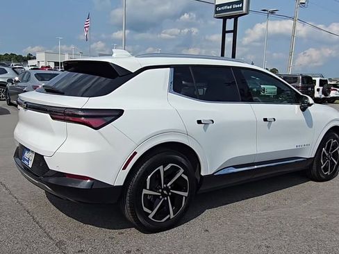 Used 2024 Chevrolet Equinox EV LT image 6