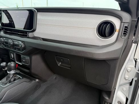 Used 2024 Jeep Wrangler Unlimited Sport AWD/4WD image 36