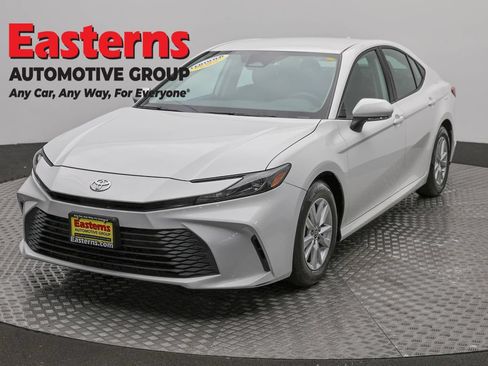 Used 2025 Toyota Camry LE FWD image 1