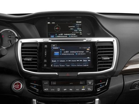 Used 2017 Honda Accord EX-L image 10