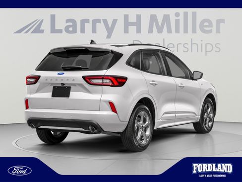 Used 2023 Ford Escape ST-Line AWD/4WD image 2