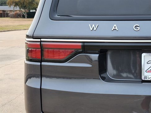 Used 2024 Jeep Wagoneer 4WD w/ Premium Group I image 12