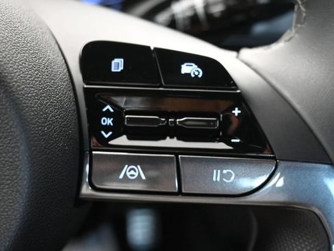 Certified 2025 Hyundai Elantra Sport FWD image 29