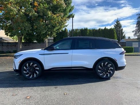 New 2026 Lincoln Nautilus Reserve w/ Jet Appearance Package image 2