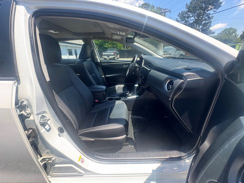 Used 2018 Toyota Corolla XLE FWD image 12
