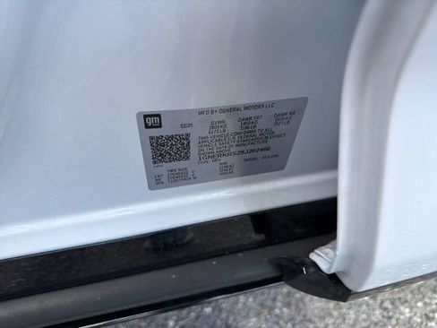 Used 2025 Chevrolet Traverse High Country w/ LPO, Floor Liner Package FWD image 10