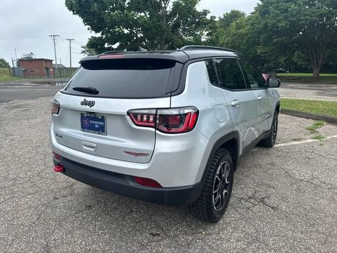 Used 2025 Jeep Compass Trailhawk AWD/4WD image 10