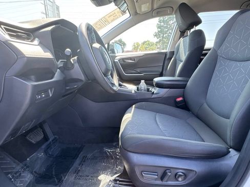 Used 2024 Toyota RAV4 XLE FWD image 21