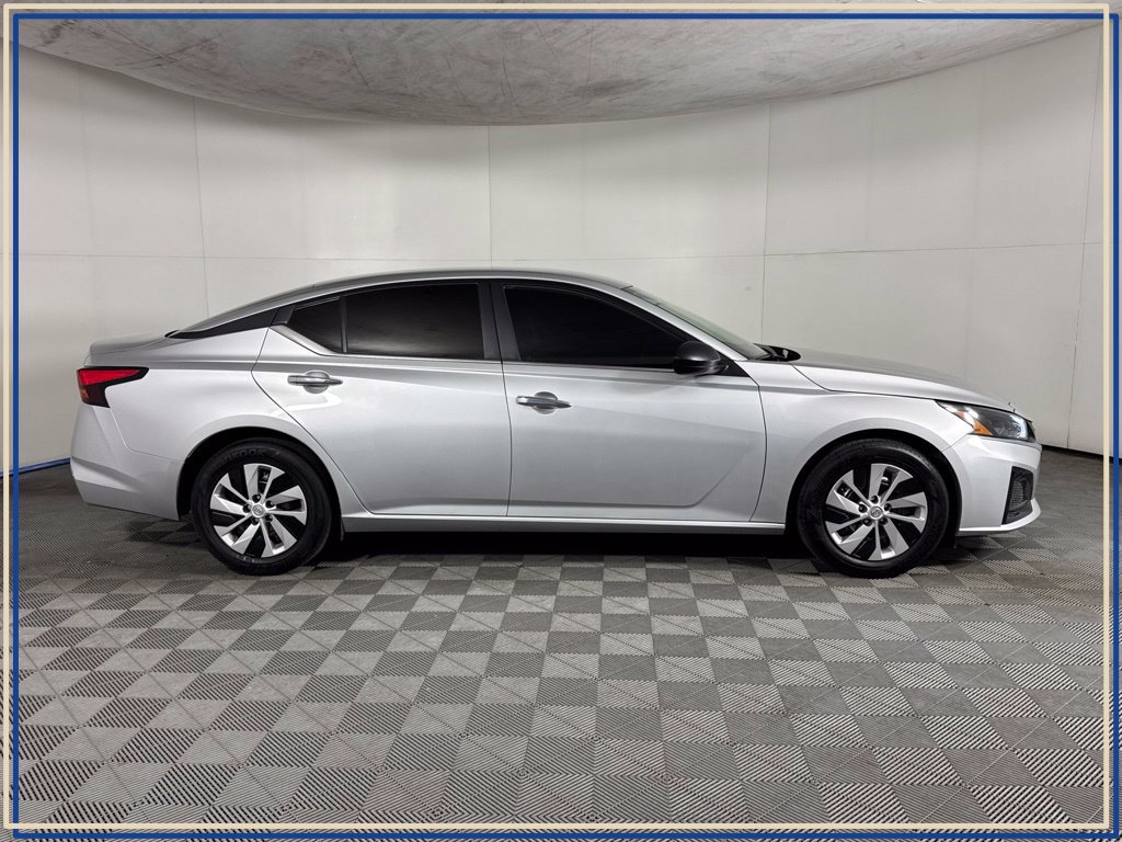 Used 2024 Nissan Altima 2.5 S FWD image 7