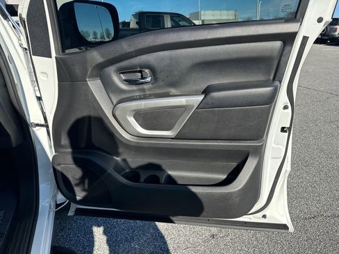 Used 2021 Nissan Titan SV w/ SV Convenience Package image 14