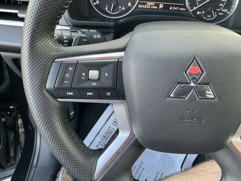 Used 2025 Mitsubishi Outlander SE AWD/4WD image 29