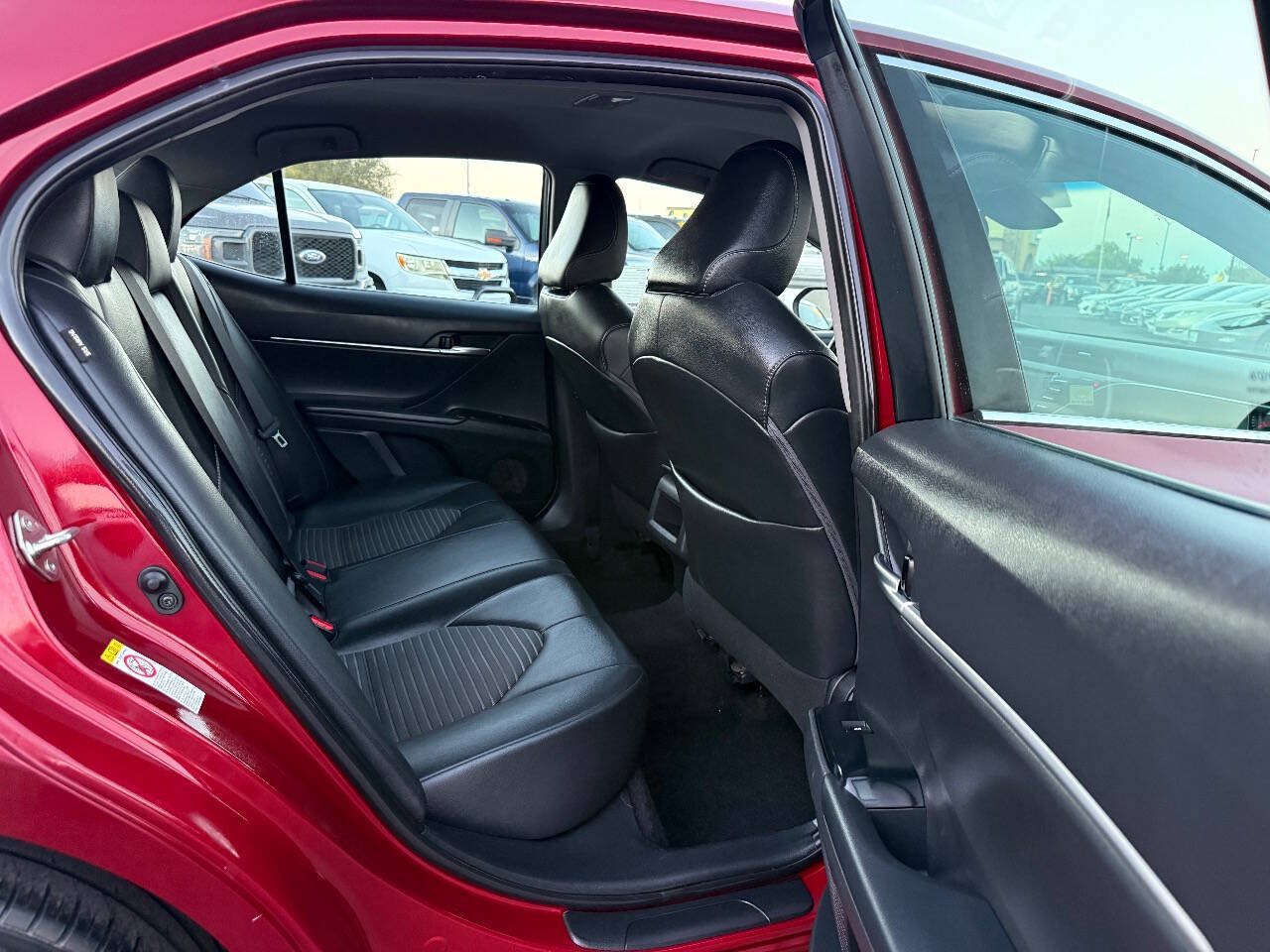 Used 2018 Toyota Camry SE FWD image 12