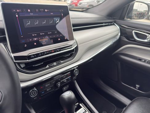 Used 2024 Jeep Compass Limited image 21