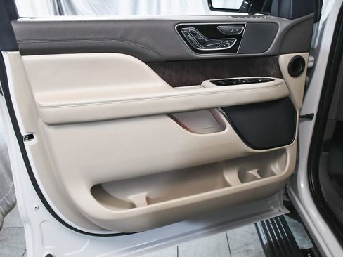 Used 2022 Lincoln Navigator L Reserve image 10