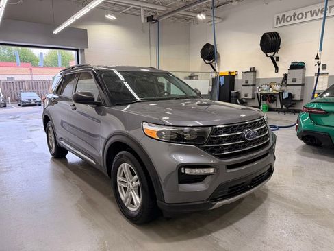 Used 2023 Ford Explorer XLT w/ Equipment Group 202A AWD/4WD image 7