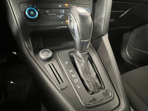 Used 2015 Ford Focus SE image 28
