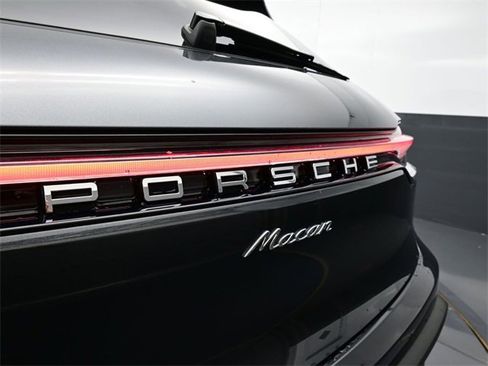 Used 2025 Porsche Macan image 23