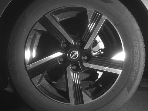 Used 2025 Nissan Sentra SV FWD image 14