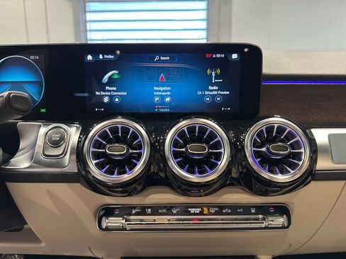 Used 2023 Mercedes-Benz EQB 300 4MATIC w/ Exclusive Package image 17