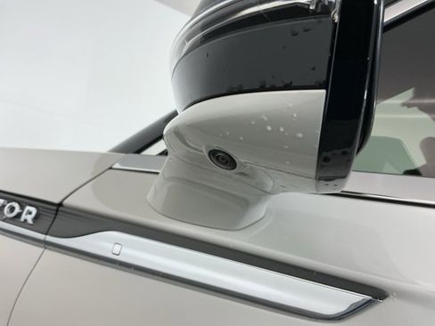 Used 2025 Lincoln Aviator Reserve w/ Equipment Group 201A image 11