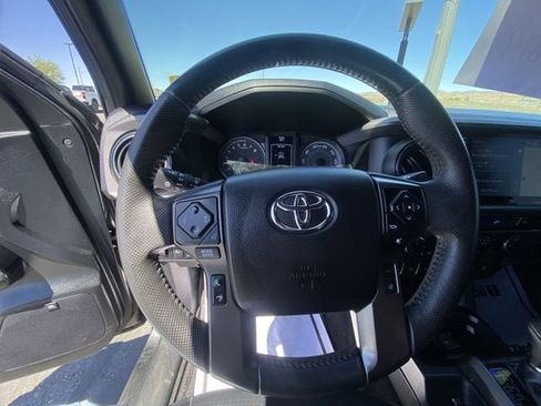 Used 2022 Toyota Tacoma TRD Off-Road w/ TRD Premium Off Road Package AWD/4WD image 14