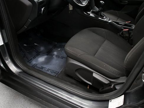 Used 2018 Ford Focus S image 21