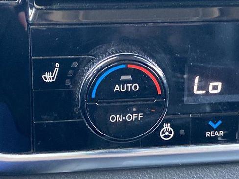 Used 2023 Nissan Rogue SL w/ SL Premium Package image 30