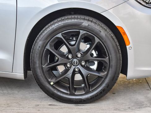 New 2026 Chrysler Pacifica Limited w/ S Appearance Package FWD image 10