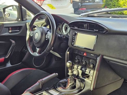 Used 2019 Toyota 86 RWD image 9