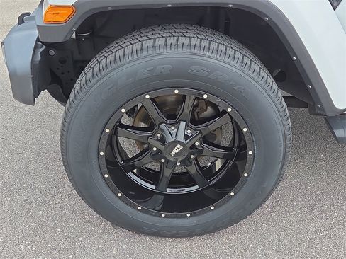 Used 2023 Jeep Wrangler Sahara w/ Cold Weather Group image 12