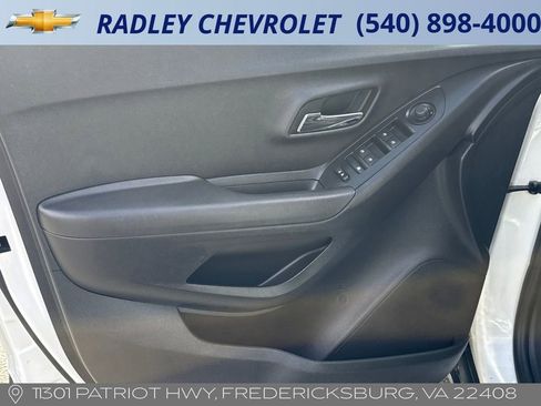 Used 2019 Chevrolet Trax LT w/ LT Convenience Package image 10