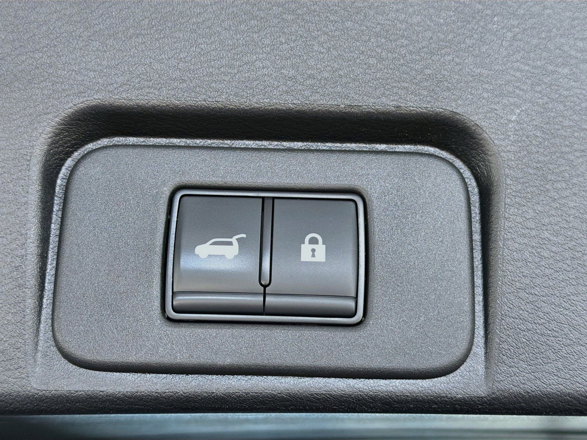 Used 2025 Nissan Rogue SV AWD/4WD image 29