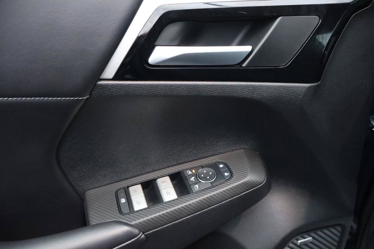 Used 2025 Mitsubishi Outlander SE FWD image 10